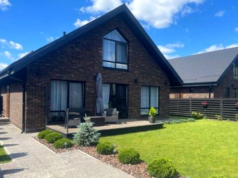 будинок за адресою Богдана Хмельницького вул.