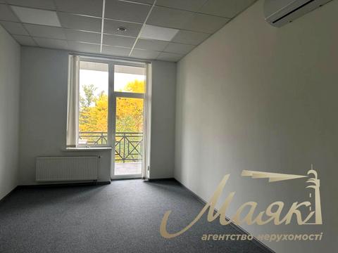 комерційна за адресою Миколи Міхновського бульв. (Дружби Народів), 19 