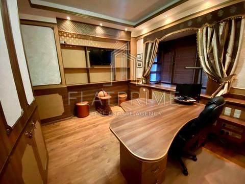 комерційна за адресою Богдана Хмельницького вул., 68