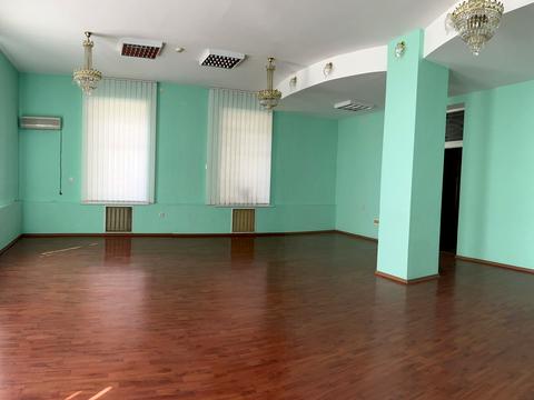 комерційна за адресою Степана Чобану вул. (Добровольського), 1