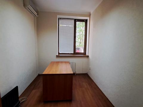 комерційна за адресою Незалежності вул., 18а