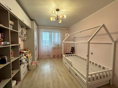 квартира за адресою Курсанта Єськова вул., 14-Б