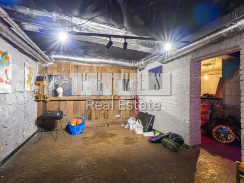 комерційна за адресою Кудрявська вул., 8-А