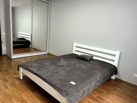 квартира за адресою Софії Русової вул., 7-А