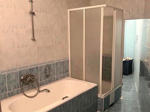 квартира за адресою Анни Ахматової вул., 33