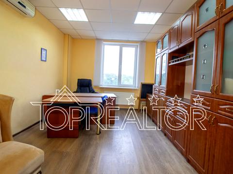 комерційна за адресою Отакара Яроша вул., 16а