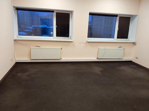 комерційна за адресою Генерала Миколи Юнаківа вул., 9