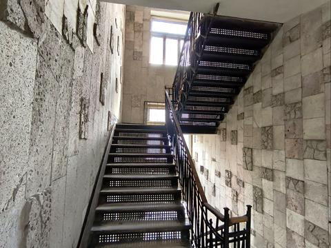 комерційна за адресою Плугова вул., 6а