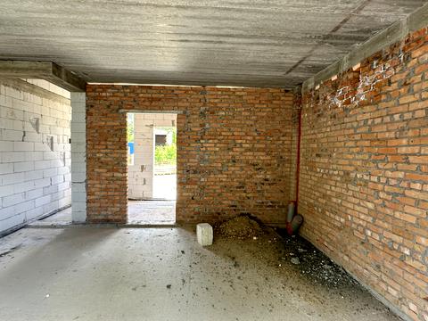 дом по адресу с. Лесники, Виноградная ул., 1
