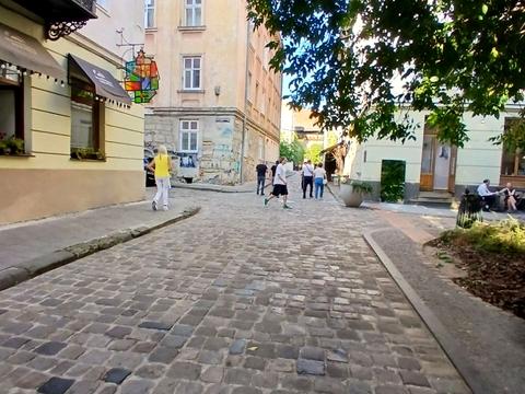 комерційна за адресою Староєврейська вул., 48