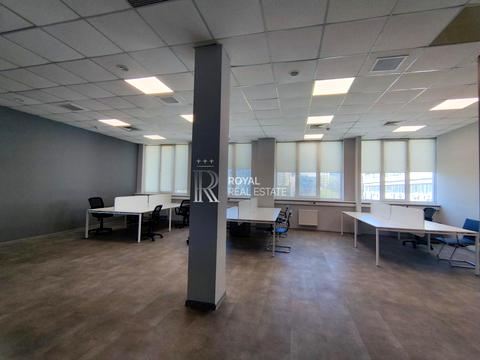 комерційна за адресою Польова вул., 24Д