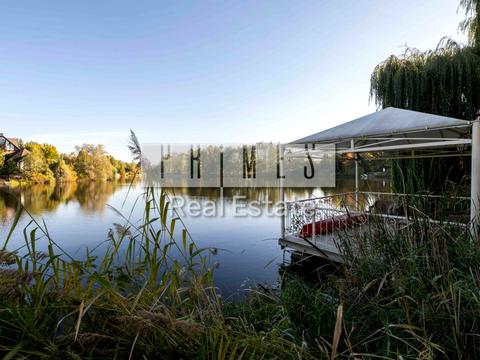 будинок за адресою смт. Козин, Столичне шосе