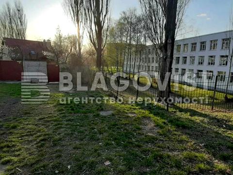 участок по адресу Мрії