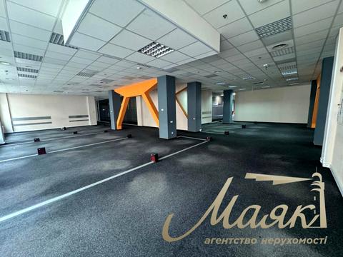 комерційна за адресою Фізкультури вул., 30в