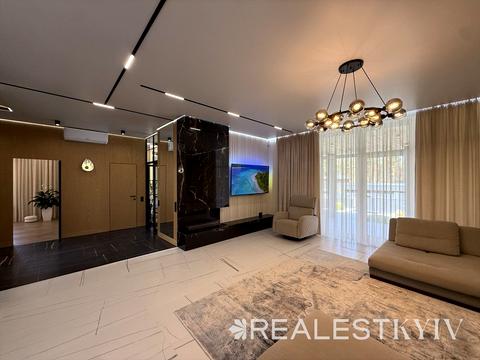 будинок за адресою Квітнева вул.