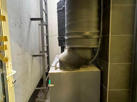 коммерческая по адресу Дніпровська наб., 17