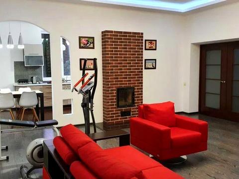 будинок за адресою с. Гнідин, салютна