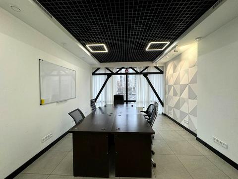 комерційна за адресою Ливарна вул., 4