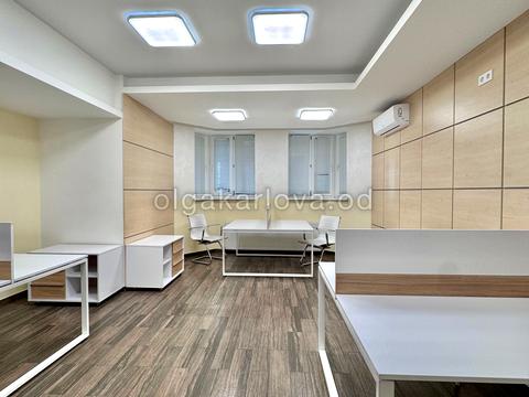комерційна за адресою Зоопаркова вул., 1