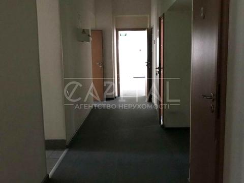 комерційна за адресою Дмитрівська вул., 44б