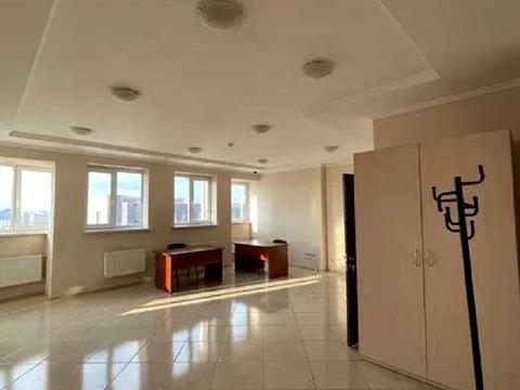 комерційна за адресою Павла Тичини просп., 18-Б