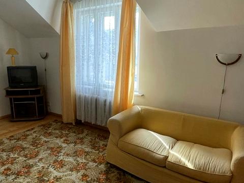 будинок за адресою Коновальця