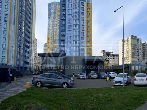 комерційна за адресою Вишняківська вул., 4