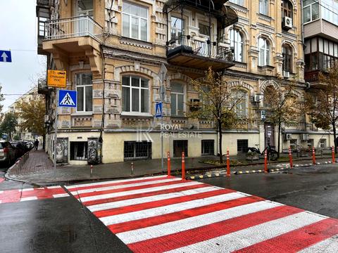 коммерческая по адресу Рейтарська, 18