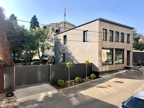 комерційна за адресою Вознесенський узвіз (Смирнова-Ласточкіна)