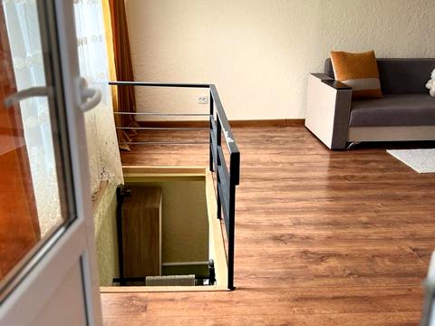 будинок за адресою с. Бахматівці, Набережна, 9