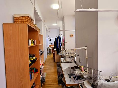 комерційна за адресою Заньковецької вул., 8
