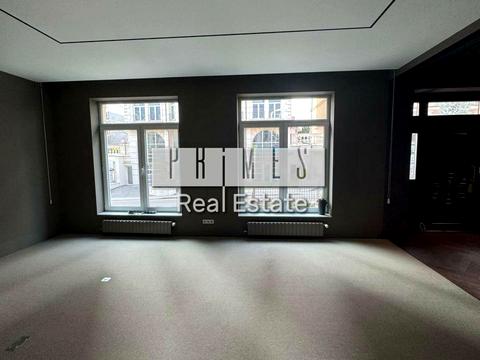 комерційна за адресою Новоселицька вул., 7