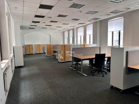 комерційна за адресою Михайлівська вул., 21