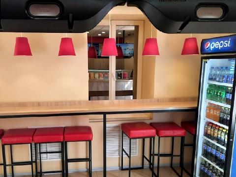 комерційна за адресою Анни Ахматової вул., 3