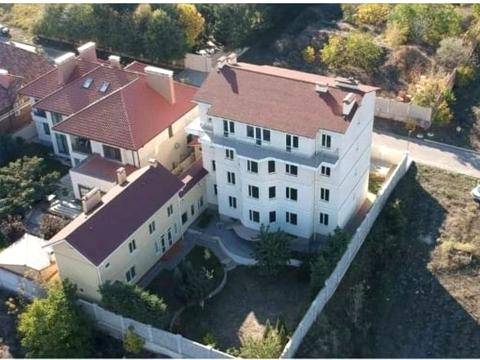 комерційна за адресою Перемоги вул., 7