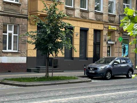 коммерческая по адресу Степана Бандери вул., 47