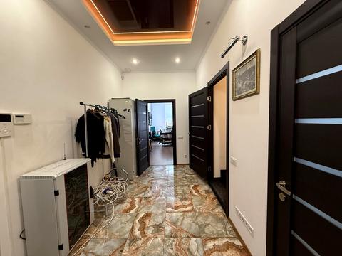 комерційна за адресою Воздвиженська вул., 18