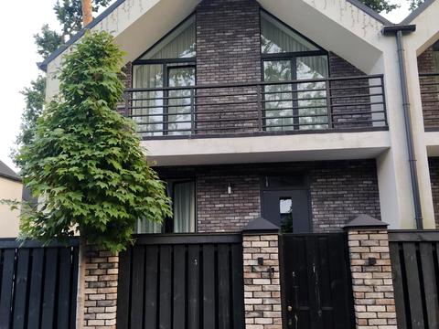 будинок за адресою Євгена Коновальця вул., 38