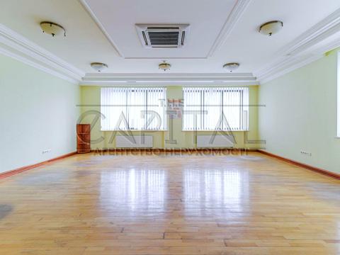 комерційна за адресою Липська вул., 10