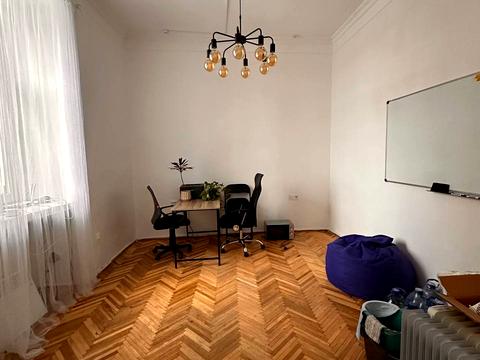 комерційна за адресою Ринок пл., 6