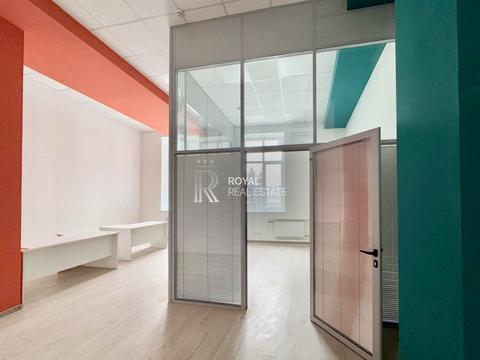 комерційна за адресою Лаврська вул. (Січневого Повстання), 16