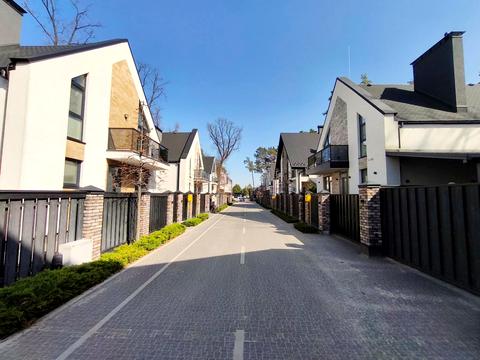 будинок за адресою Євгена Коновальця вул., 38