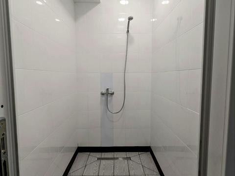 комерційна за адресою Лагунової, 110