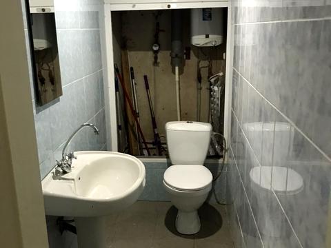 комерційна за адресою Раїси Окіпної вул., 4