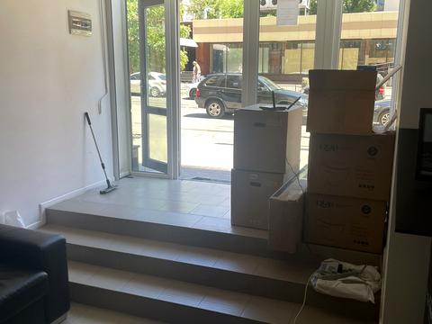 комерційна за адресою Дмитрівська вул., 75