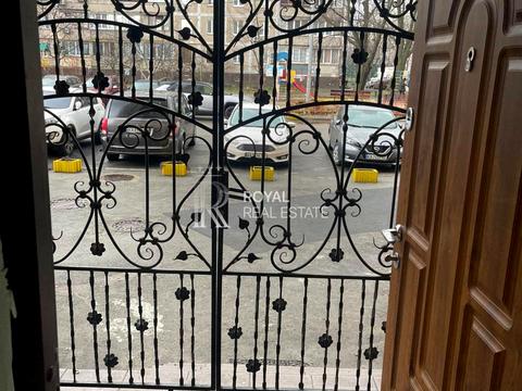 коммерческая по адресу Днепровская набережная ул., 13