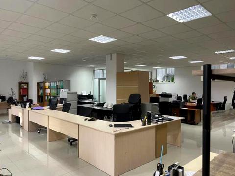 комерційна за адресою Красилівська вул., 5