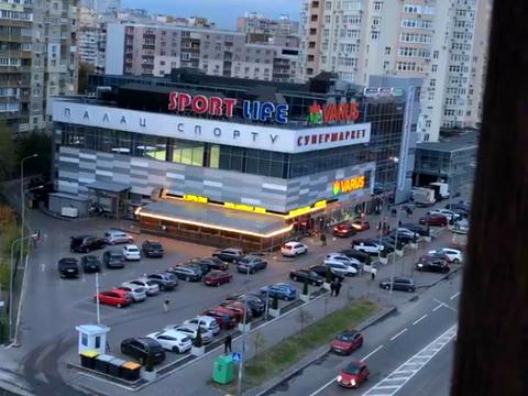 квартира за адресою Київ, Драгоманова вул., 25