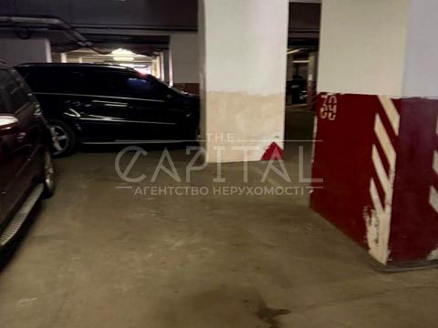 паркомісце за адресою Паторжинського вул., 14