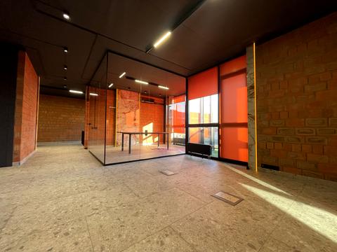 комерційна за адресою Джона Маккейна вул. (Івана Кудрі), 1